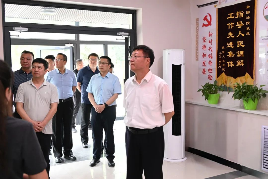 都红岩在巴州两级法院调研时强调 提高站..